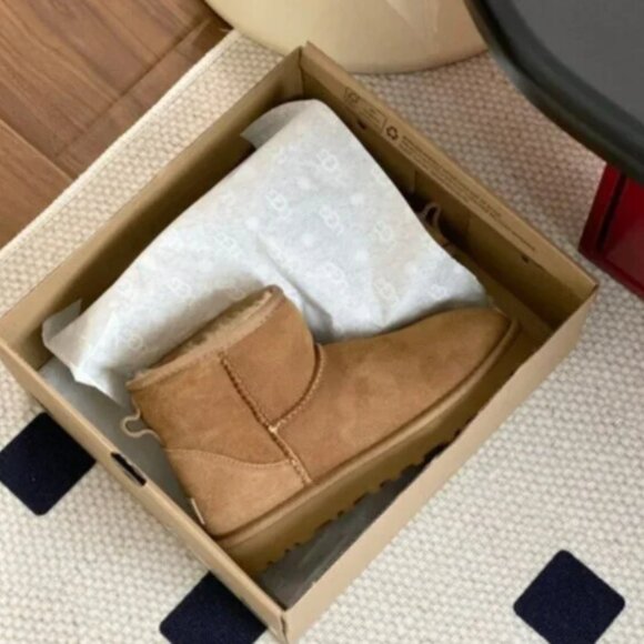 UGG Women's Classic Ultra Mini Boots - Picture 3 of 6